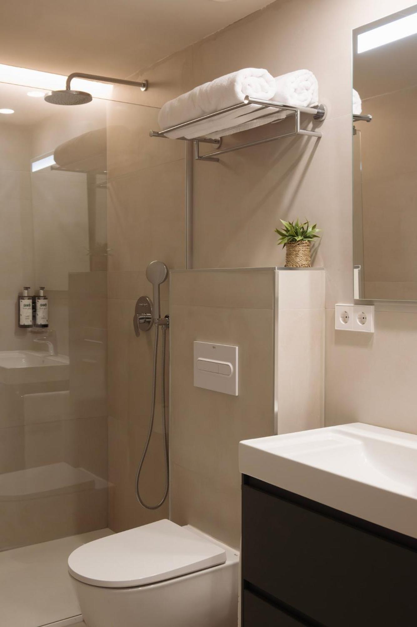 Apartamentos Joaquin Costa Santander Buitenkant foto